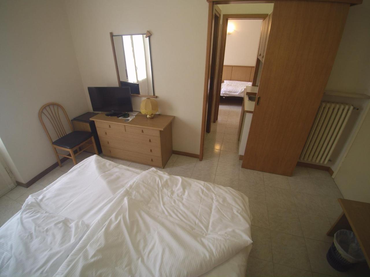 Hotel San Faustino Торрі-дель-Бенако Номер фото
